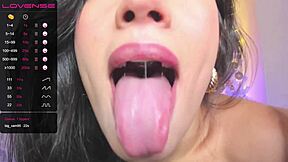 Sahnesinde Oyuncak Kullanıyor