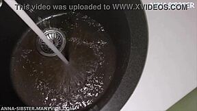 Hé mec, tu veux voir ce roleplay anime avec creampie en gros plan à l'hôtel ?