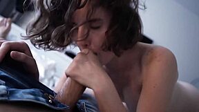 Curățenie pentru bani s-a transformat rapid în sex sălbatic! 😏