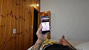 Hermanastro, ¿puedo enviarte foto desnuda para tu app?