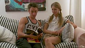 สาวบลอนด์ Anjelica โดนควานก้นแน่นจนสุดแรง