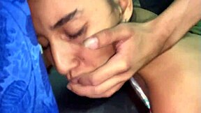 Prekleto, tolčem svojo stepbrovo bujno punco v njeni tesni luknji!