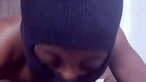 Sejauh mana batang coklat ini masuk ke mulut lapar saya?