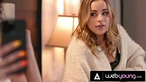 Yalnız küçük 18+ siyah genç kızım, yurt odasında PAWG oda arkadaşımın amını yalıyorum