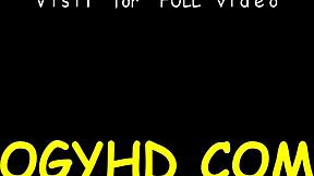 SE DEN SØTE JENTA FÅ EN FANTASI MASSASJE!