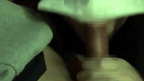 初めてのリモートバイブデートが濡れたベイブの野外アクションと口内射精でワイルドに