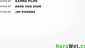 케이티 쿠시와 빅터 레이가 편안한 누루 마사지 즐겨요