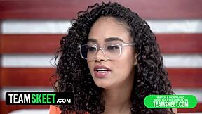 Ebony prenses porno yıldızı olma hayallerini rahat sohbetle paylaşıyor