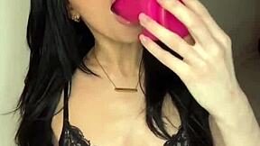 ik ben een Britse slet die mijn natte kut vinger met toys op webcam