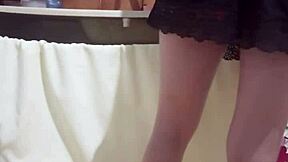 Fundul fierbinte al acestei angajate mă înnebunește la muncă, sunt atât de excitat pentru ea.