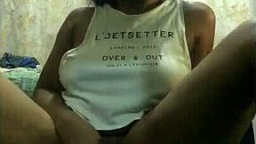 أول لحظة رذاذ كانت جامحة، بللت كل شيء بالألعاب في متعة منزلية