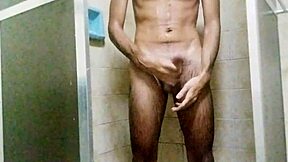 Onan mandi sengit hingga orgasme