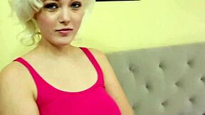 أوه، أنا مبللة تماماً بالسائل، هذه الفتاة 18+ الكبيرة الصدر ضُربت قاسي بزب عملاق