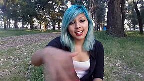 Ljubka punčka z seksi prijateljico