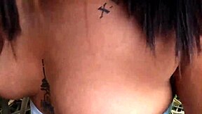 Ménage ao ar livre público com jovem puta 18+ que encontramos na rua! 😜