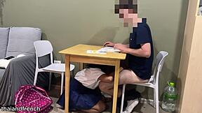 เฮ้ย อยากดูสาวไทยนักเรียนอายุ 18 ปีดูดครูอังกฤษไหม?