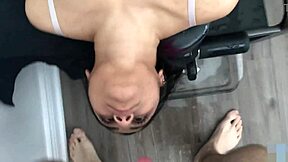 Extrém arcba baszás alázatos indiai kurvának szoros kötésben