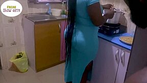 Ma copine au gros cul est venue, et j'ai pas pu résister à la baiser en levrette. Abonne-toi à Red !