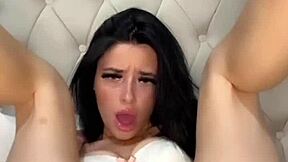 Αμερικανή φοιτήτρια ανταλλαγής εξερευνά σόλο παιχνίδι με παιχνίδια