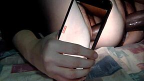 自信的乌克兰少女18+凯特·克罗米娅在阳台上脱光衣服玩乐