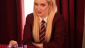 أوبس، قصدت تعليمات الضرب تحت التنانير لطالبة بريطانية، تعرف