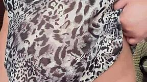 Pembantu hamil horny tunjuk tetek besar dan pepek berbulu di kamera semasa sendiri di rumah