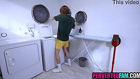 Заварена мама открива нещото на заварения син към по-възрастни жени и става любопитна