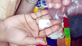 Indisk kæreste suger pik og bliver kneppet hårdt første gang