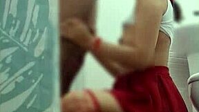 Enteada leva o professor para casa escondido e eles transam forte em uma sessão doggystyle quente.