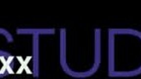 İngiliz Sarışın Öğrenci Hemşire, Üniformasıyla Sikme Makinesiyle Orgazma Yaklaşıyor