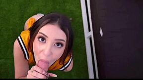 Aku tak boleh tanggal tangan aku dari tetek dan faraj Violet Gems dalam POV.