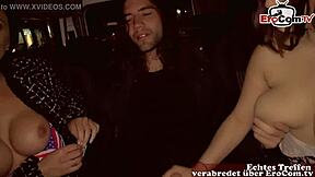 यंग 18+ टीन 18+ पब्लिक स्ट्रीट पर स्ट्रेंज मेन को कास्टिंग के लिए पिकअप करती है