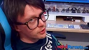 Ей, можеш ли да повярваш, тази пълничка млада 18+ с големи цици беше измамена за чукане на цици?