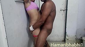 Tonåring 18+ knullad i stulen lingerie, straffad med ridning och avsugning på kontoret