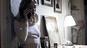 Varuška vpraša: Lahko te jebem med klicem z mojim fantom?