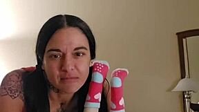 Adakah Emy Angel urut badan merah kecil 18+ nya?