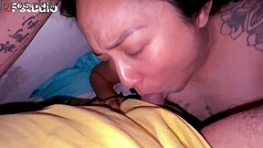 Simt pasiunea cum ea suge și înghite multă spermă.