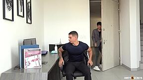 Dobijam dupe pojebano između šefa i partnera na privatnoj partiji