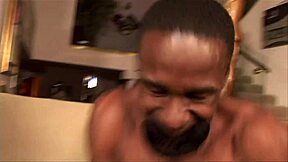 Mandy Sweet inliyor, beni o büyük siyah yarakla pompalayın!