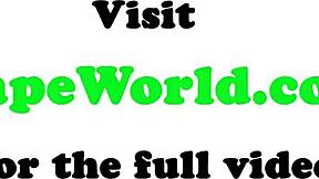 Mlada amaterska punčka dobi analno kurca z razprtimi ritkami na ogled