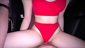 Gi Joey jebe deviško umetniško punco v cowgirl prvič, da stoka z njegovim kurcem