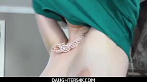 สาวน่ารักลูกเลี้ยง รีเวอร์ ฟ็อกซ์ หีธรรมชาติใหญ่โดนพ่อเลี้ยงเจาะในมุมมองตัวเอกสิ้นหวัง