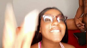 Stemor milf knuller nerd jomfru sønn for første gang fitteprøve 😏