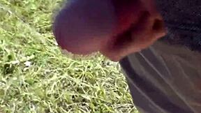 Na divokej pláži videl pervert sexy blondínu opaľovať sa nahú a reagoval