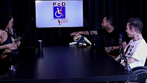 Elisa Sanchez lebih suka kote yang buat dia cum, rakam tips hisap pepek dengan Bia Hot di podcast Sheer Red