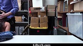 Lilly Hall sembunyi tablet tapi dihukum dengan baju koyak dan seks kasar di meja pejabat 😏