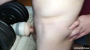 Jebi svoju mokru pičku u domu sa igračkama i prljavim pričama!