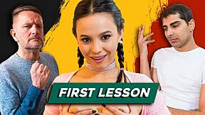 เฮ้ย อยากรู้ไหมว่าพ่อสอนฉันเย็ดสไตล์ฝรั่งเศสบนโซฟา?