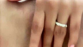 Vau, seksikäs pieni 18+ haluaa kovaa kukkoa juuri nyt!