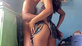 호니 메이드 팬티 안 입고 일하다가 면도한 보지 세게 박혀